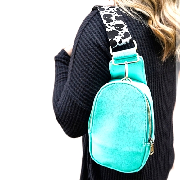 TURQUOISE GUITAR STRAP SLING BAG - Picture 4 of 10